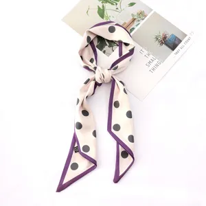 Chic pañuelo estrecho de lunares con borde morado, elegante cinta para pelo y muñeca.