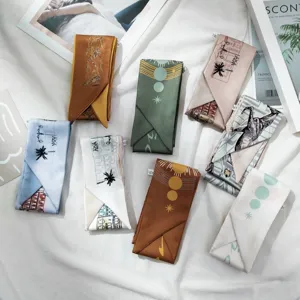 Foulard Mince en Satin pour Femmes Rétro Artistique Imprimé Géométrique Cheval Architecture Ruban Capillaire Sac Foulard Multifonctionnel