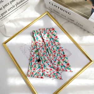 Écharpe étroite en coton et lin floral, twilly élégant pour sacs et cou de femmes.