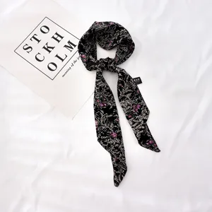 Foulard de cheveux à imprimé floral, long ruban élégant pour coiffure ou bracelet de femme.