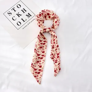 Foulard ruban fleuri pour cheveux de femme élégante longue bande de soie poignet et cou.