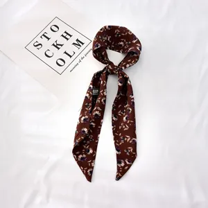 Ruban à cheveux floral marron chic, foulard twilly élégant pour coiffure ou bracelet mode.