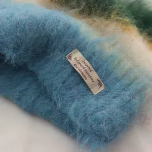 Berretto in maglia sfumata soffice dettaglio, morbido accogliente caldo stile mohair.