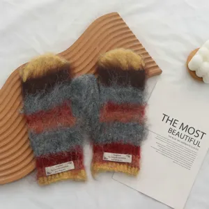 Moffole in maglia a righe colorblock invernali accoglienti, guanti caldi e soffici per donne