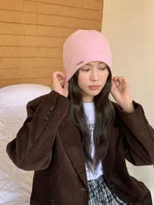 Accogliente berretto in maglia rosa da donna, cappello di lana caldo invernale, stile casual.