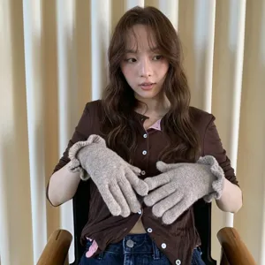 Knit touchscreen gloves with cute ruffle details, soft winter warm hand accessories for daily wear.