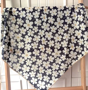 Foulard carre imprime floral retro en coton foulard elegant pour accessoire de femme