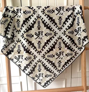 Foulard carré en coton à imprimé géométrique vintage, élégant tour de cou femmes.