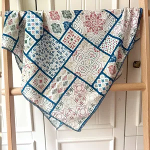 Foulard carré géométrique rétro pour femme, carré en coton vintage avec bordure en dentelle.