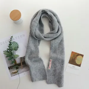 Écharpe en tricot longue classique et polyvalente gris uni douillet, douce et chaude pour l'hiver.