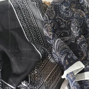 Λεπτομερής όψη υφάσματος κασκόλ με vintage μοτίβο paisley, ελαφρύ και διαπνέον.