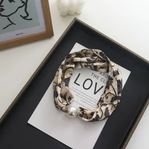 Collana di perle foulard di seta chiusura magnetica choker elegante floreale sciarpa primavera