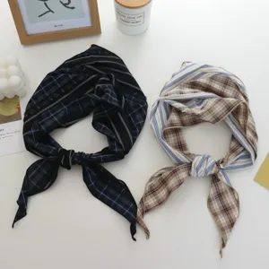 2025 neues literarisches Karo-Patchwork-Dreiecktuch stylischer dünner Damenschal Accessoire