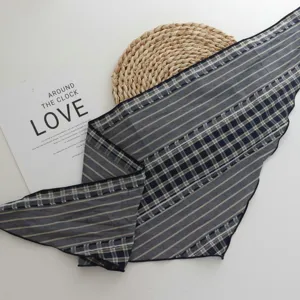 Künstlerisches Karo-Patchwork Dreieckstuch mit Fransen für Damen, leichtes, schickes Halstuch.