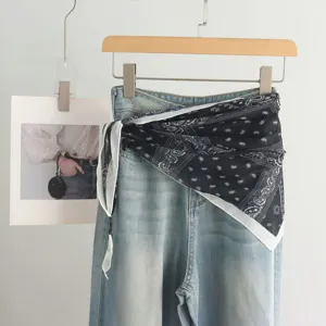 Κομψή ζώνη μεταξωτό μαντήλι με σχέδιο paisley για διακόσμηση μέσης τζιν.