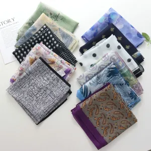 Beau foulard long et fin en soie pour femme en été, avec motifs floraux et cachemire.