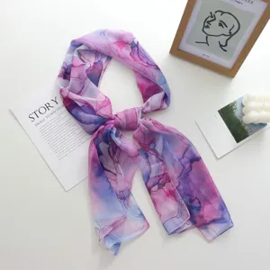 Écharpe longue et élégante en mousseline pour femme, foulard d'été léger avec imprimé artistique.