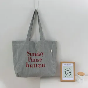 Gestreifte Canvas Einkaufstasche mit rotem Buchstabenprint, große lässige Damentasche.