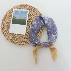 Pañuelo cuadrado de algodón y lino diadema elegante versátil pañuelo de cuello para mujer.