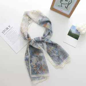 Élégant long foulard en soie pour femmes, écharpe d'été légère avec superbe imprimé botanique.