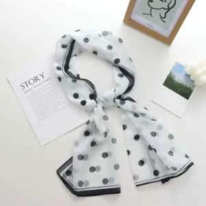 Elegant foulard long femme mousseline pois protection solaire ete mode accessoire.