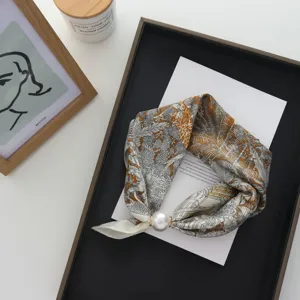 Zijden vierkante sjaal met parel magnetische gesp, vintage jungle print nek sjaal haarband.