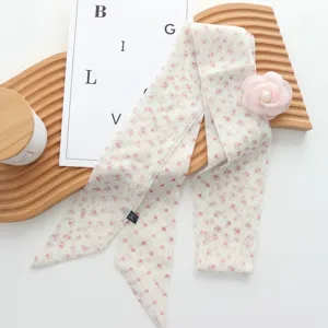 Pequeño pañuelo de seda floral cinta para el pelo con flor de rosa 3D, tierno estilo de verano.