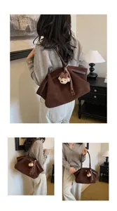 Retro suède shopper tas voor dames, grote capaciteit schoudertas okseltas met schattige berenhanger.