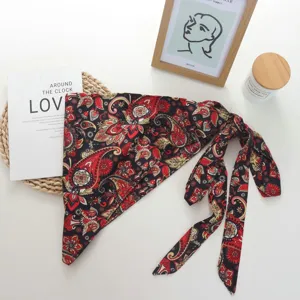 Κόκκινο μαύρο paisley τριγωνικό μαντήλι κεφαλής vintage αξεσουάρ μόδας λεπτομέρεια