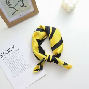 Carré de soie rayé géométrique jaune et noir, foulard de mode polyvalent pour femmes.