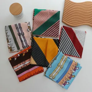 Faux soie petit carré foulard mode bandeau cheveux vintage rayures géométriques