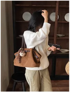 Retro suède shopper tas voor dames, grote capaciteit schoudertas voor herfst en winter dagelijks gebruik.