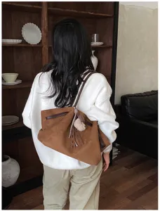 Retro suède bruine tote tas voor dames, grote capaciteit schoudertas herfst en winter.