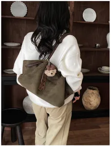 Vintage suède shopper tas voor dames, grote schoudertas voor herfst en winter, donkergroen.