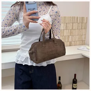 Retro Wildleder Boston Handtasche Detail mit Handnaht, lässige Pendler Umhängetasche.