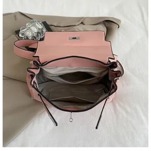 Borsa a mano retrò in pelle rosa tote borsa a tracolla per donne stile di moda quotidiano.