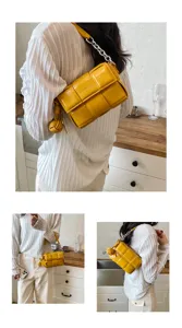 Vue détaillée du sac bandoulière tendance pour femme en cuir tissé jaune avec chaîne.
