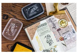 Vue détaillée de tampon encreur métallique, grand coussin encreur pour carnet DIY et loisirs créatifs.