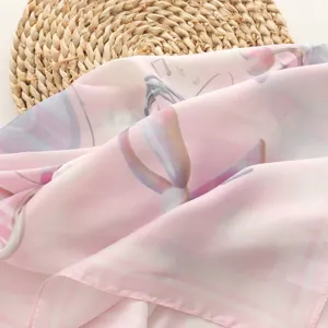 Schönes rosa Herz bedrucktes quadratisches Damentuch Frühlingsmode stilvolles Seidentuch