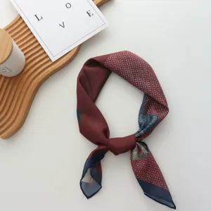 Carre de soie imitation peinture vintage, foulard elegant pour femme 70x70cm chic.