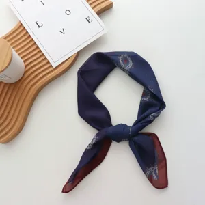 Foulard carré en coton et soie vintage pour femme, élégant tour de cou bleu foncé 70x70cm.