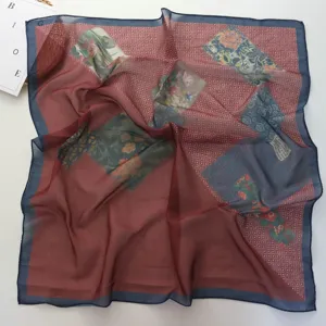 Carré de soie synthétique à motif floral peinture à l'huile rétro pour femmes.