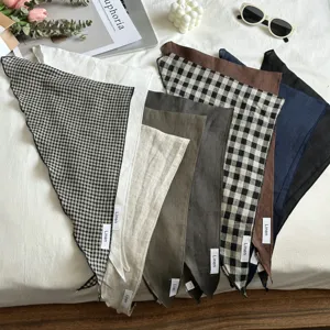 Fular triangular de lino y ramie transpirable liso y cuadros para primavera y otono estilo chic.