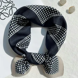 Pañuelo cuadrado de seda geométrico clásico en blanco y negro para mujer elegante