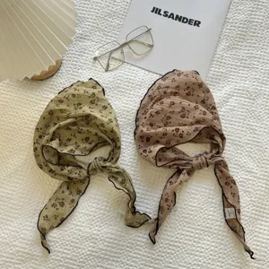 Foulard triangolare a fiori fascia dolce retrò sciarpa per capelli stile vintage versatile