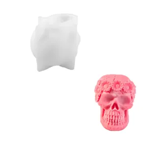 Molde de silicona para vela aromática de calavera de Halloween y producto terminado.