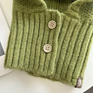 Grüne gestrickte Balaclava Kapuze Schal Detail, dicke Wolle warme Winter Ohrenklappe Mütze.