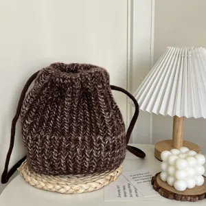 Gemütliche braune Strick Kordelzug Eimer Tasche, vielseitige Wolle weiche lässige Schultertasche.