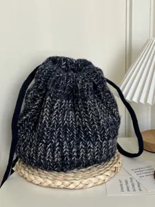 Gemütlicher Strick Kordelzug Beutel, stylische Woll Umhängetasche für Damen im Alltag.