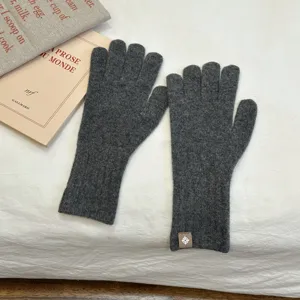 Guantes de invierno de punto gris oscuro vista detallada, mezcla de lana suave con muñeca larga.